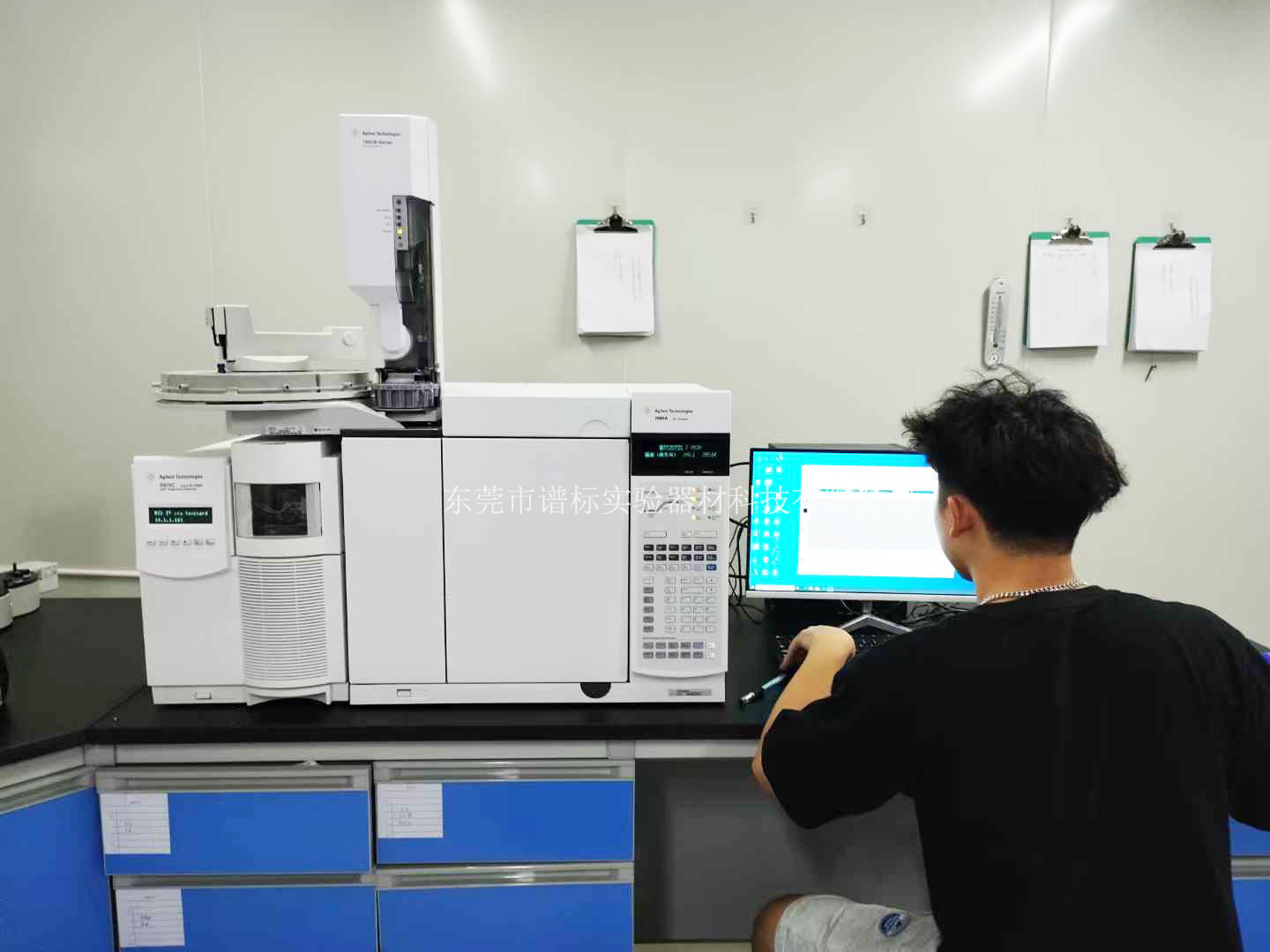 8月16日廣東生物公司使用三套安捷倫氣質聯用儀有配置雙源/離子源-提高分析效率